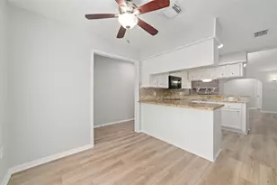 12207 Plumpoint Dr, Houston, TX 77099 - Photo 6