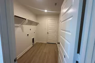 405 Rockbridge Dr, Huntsville, TX 77340 - Photo 2