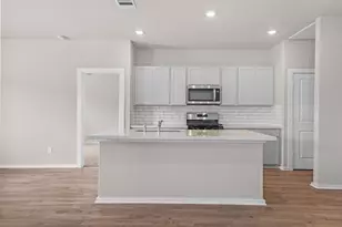 2514 N Heritage Dr, Dayton, TX 77535 - Photo 2