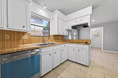 14934 Camino Rancho Drive, Houston, TX 77083 - Photo 18