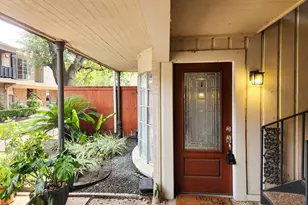 2575 Marilee Ln, Houston, TX 77057 - Photo 2