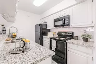 8162 Richmond Ave, Houston, TX 77063 - Photo 2