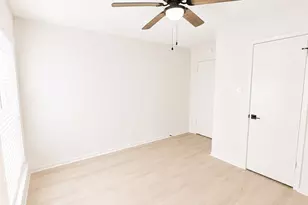 204 Royal Oaks St, Huntsville, TX 77320 - Photo 30