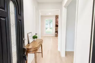 204 Royal Oaks St, Huntsville, TX 77320 - Photo 6