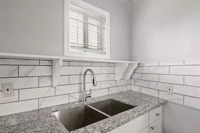 4811 Oakland Street #2, Houston, TX 77023 - Photo 6