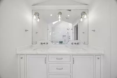 221 E 12th Street, Houston, TX 77008 - Photo 32