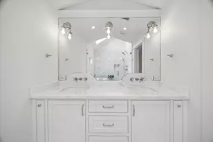 221 E 12th St, Houston, TX 77008 - Photo 32