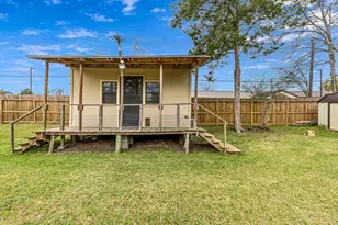 26 W Austin St, Bellville, TX 77418 - Photo 32