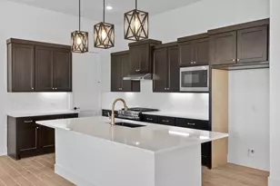 12019 Canal View Blvd, Mont Belvieu, TX 77580 - Photo 4