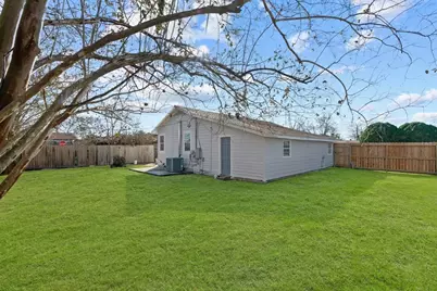 915 Avenue E, Rosenberg, TX 77471 - Photo 18