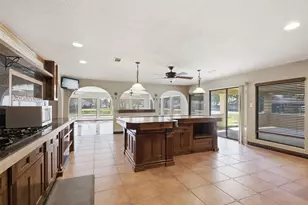 5902 McCullough St, Baytown, TX 77521 - Photo 4