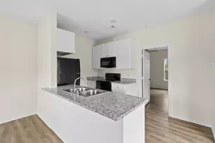 409 Beto St, Huntsville, TX 77340 - Photo 6