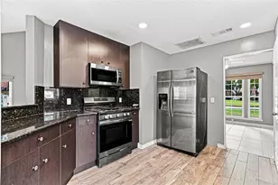 2122 Courtshire Ln, Sugar Land, TX 77478 - Photo 4