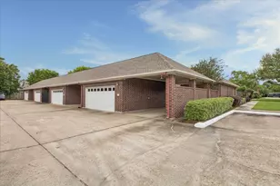204 Clearview Ave, Friendswood, TX 77546 - Photo 16
