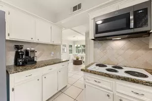 12514 Hazelwood Ln, Houston, TX 77077 - Photo 8