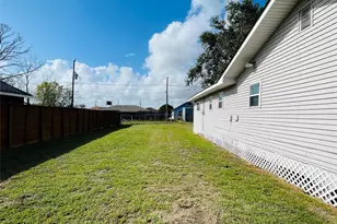 431 N 6th St, La Porte, TX 77571 - Photo 14
