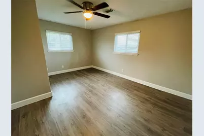 431 N 6th Street, La Porte, TX 77571 - Photo 10