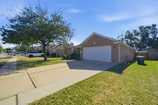 3116 Creek Bank Ln, Pearland, TX 77581 - Photo 4