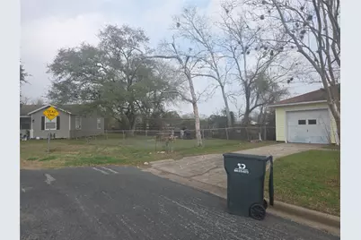 1216 Merchant Street, El Campo, TX 77437 - Photo 2