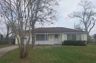1216 Merchant St, El Campo, TX 77437 - Photo 1