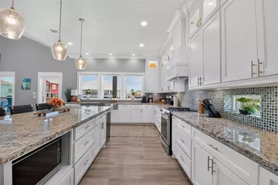 870 Kahla Drive, Crystal Beach, TX 77650 - Photo 6