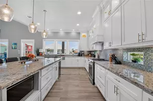 870 Kahla Dr, Crystal Beach, TX 77650 - Photo 6