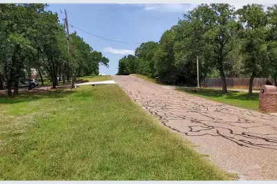 517 Shady Oaks Trail, Burleson, TX 76028 - Photo 2