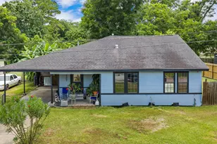 137 Shady Ln, West Columbia, TX 77486 - Photo 2