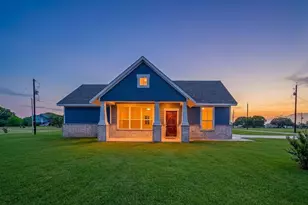 497 Arrowhead Dr, Palacios, TX 77465 - Photo 2