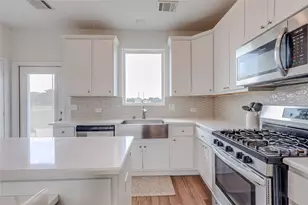 497 Arrowhead Dr, Palacios, TX 77465 - Photo 6