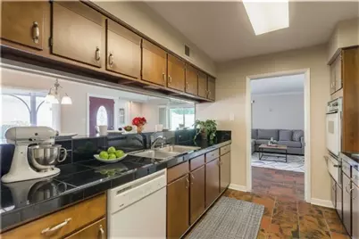 4 Champions Colony E, Houston, TX 77069 - Photo 6