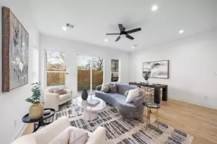 309 E 43rd St, Houston, TX 77022 - Photo 2