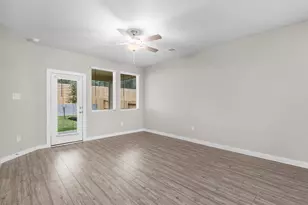 2010 W Darlington Oak Ct, Conroe, TX 77304 - Photo 8