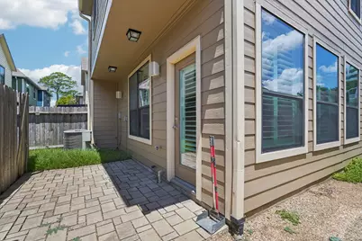 1114 Beall Landing Court, Houston, TX 77008 - Photo 34
