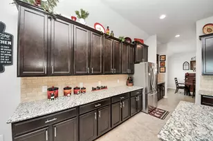 2708 Ahnya Ln, League City, TX 77573 - Photo 4