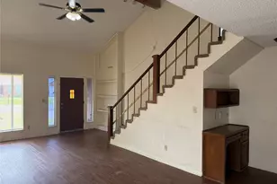 921 S 6th St, La Porte, TX 77571 - Photo 4