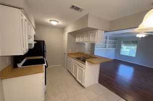 312 S Poplar St, Tomball, TX 77375 - Photo 4