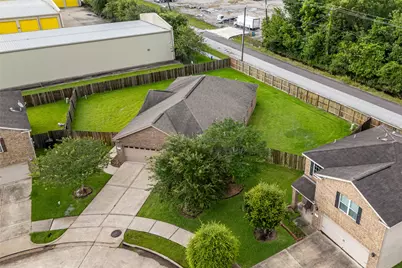8234 Hall View Drive, Houston, TX 77075 - Photo 2