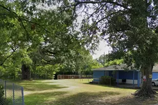 5017 Southwind St, Houston, TX 77033 - Photo 2