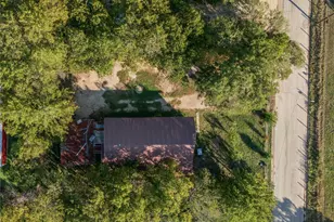 713 S Banks St, Caldwell, TX 77836 - Photo 2