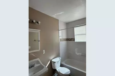 1225 W 25th Street #9, Houston, TX 77008 - Photo 6