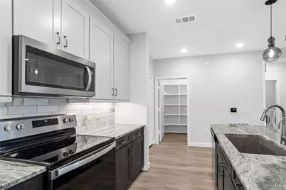 6804 Westview Drive #3205, Houston, TX 77055 - Photo 8