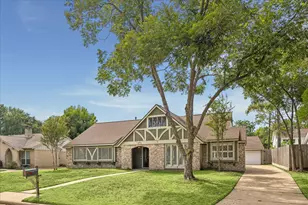 2719 Durban Dr, Houston, TX 77043 - Photo 2