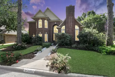 1302 Wickshire Lane, Houston, TX 77043 - Photo 2