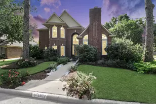 1302 Wickshire Ln, Houston, TX 77043 - Photo 2