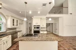 1302 Wickshire Ln, Houston, TX 77043 - Photo 22