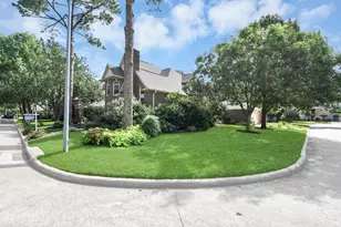 1302 Wickshire Ln, Houston, TX 77043 - Photo 4