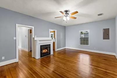 7911 Barry Avenue, Hitchcock, TX 77563 - Photo 2