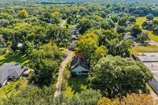 7911 Barry Ave, Hitchcock, TX 77563 - Photo 40