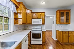 7911 Barry Ave, Hitchcock, TX 77563 - Photo 10